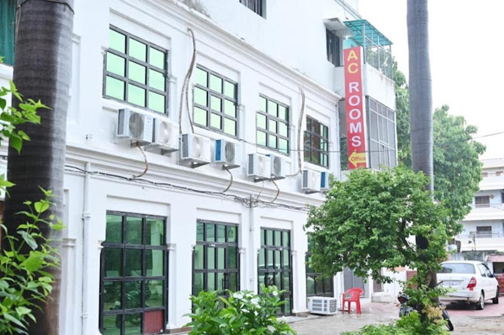 The Hotel Ambassador Inn, Varanasi